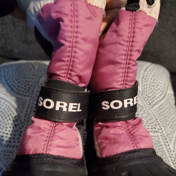 *SOLD*Sorel pink snow boots size 11 - Picture 3 of 6
